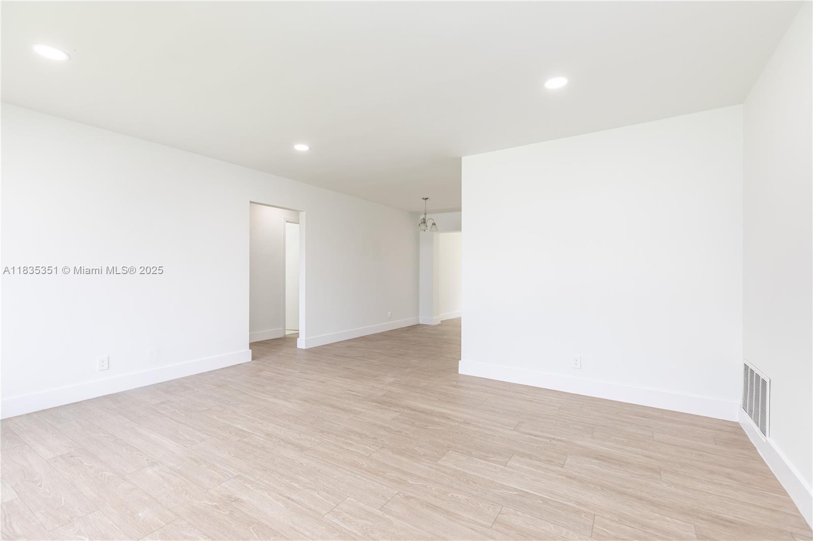 MAINLANDS OF TAMARAC LAKE - Residential