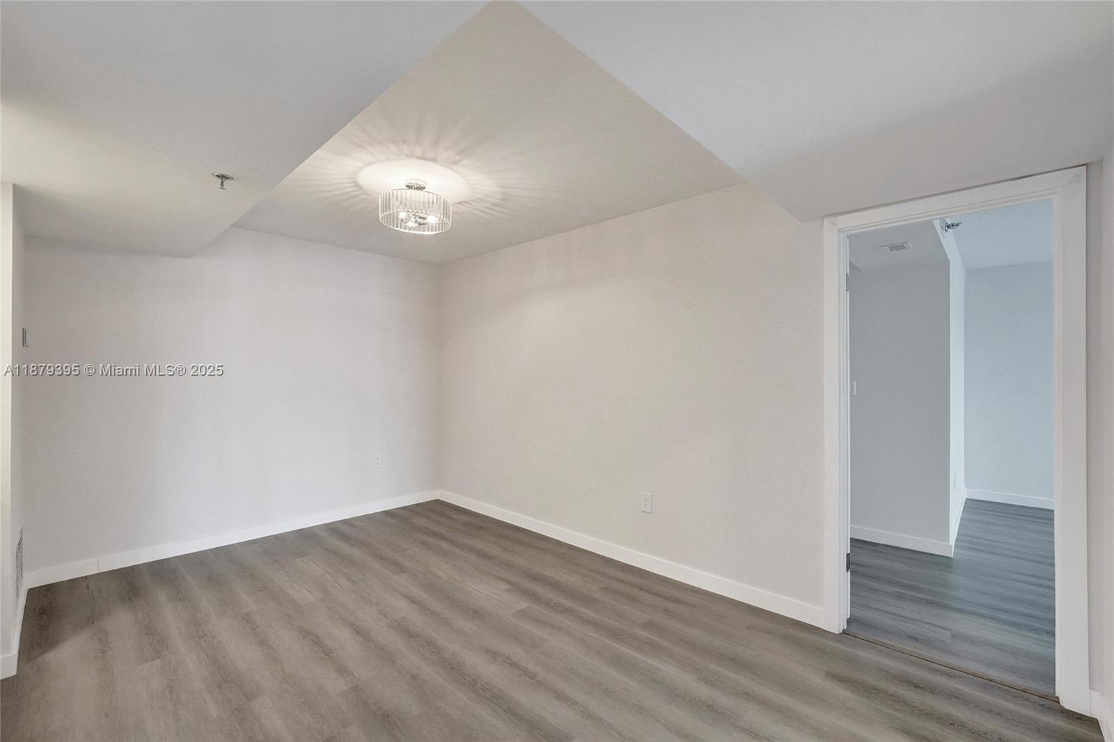 SUMMIT CONDO - Residential