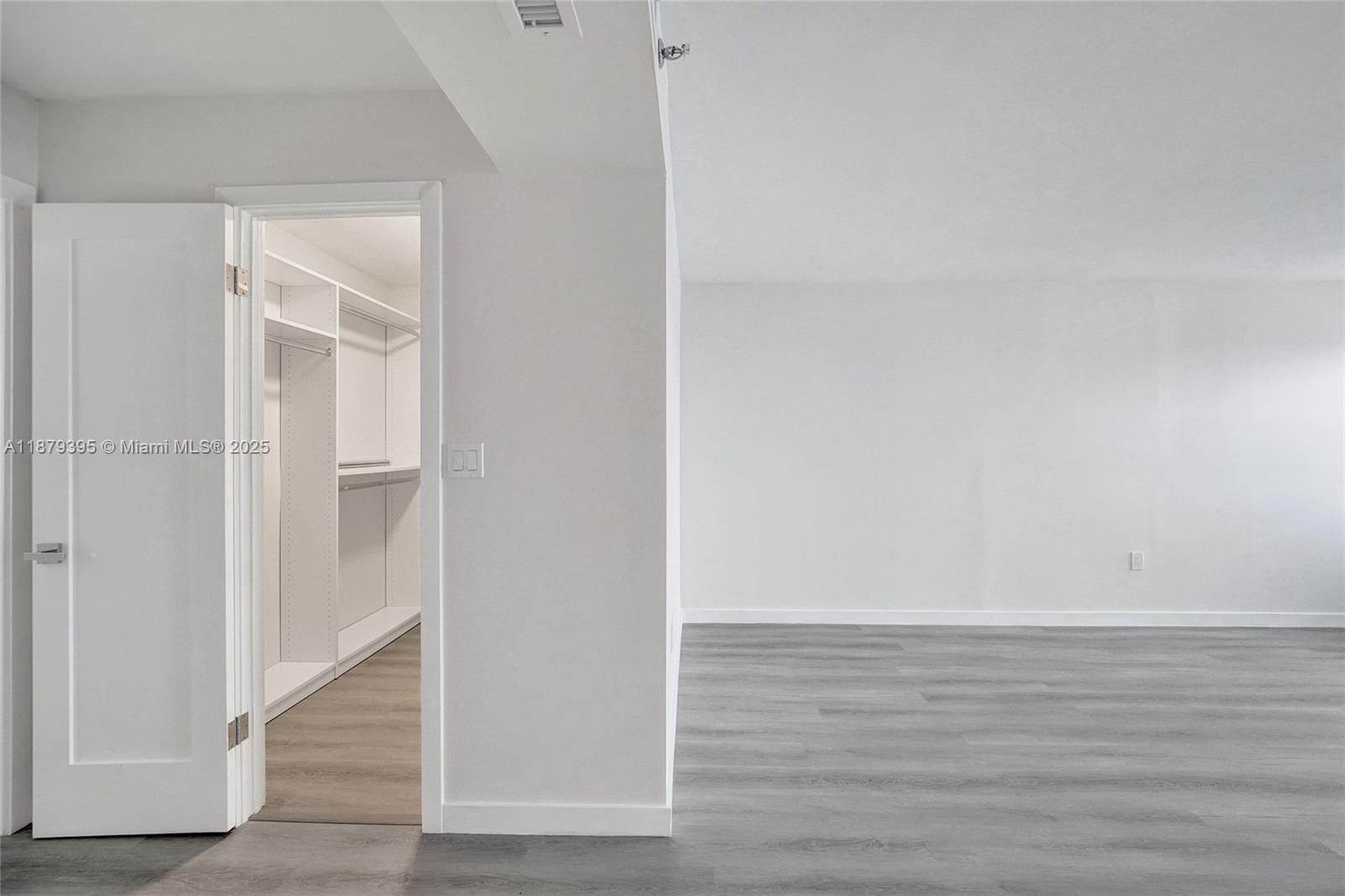 SUMMIT CONDO - Residential