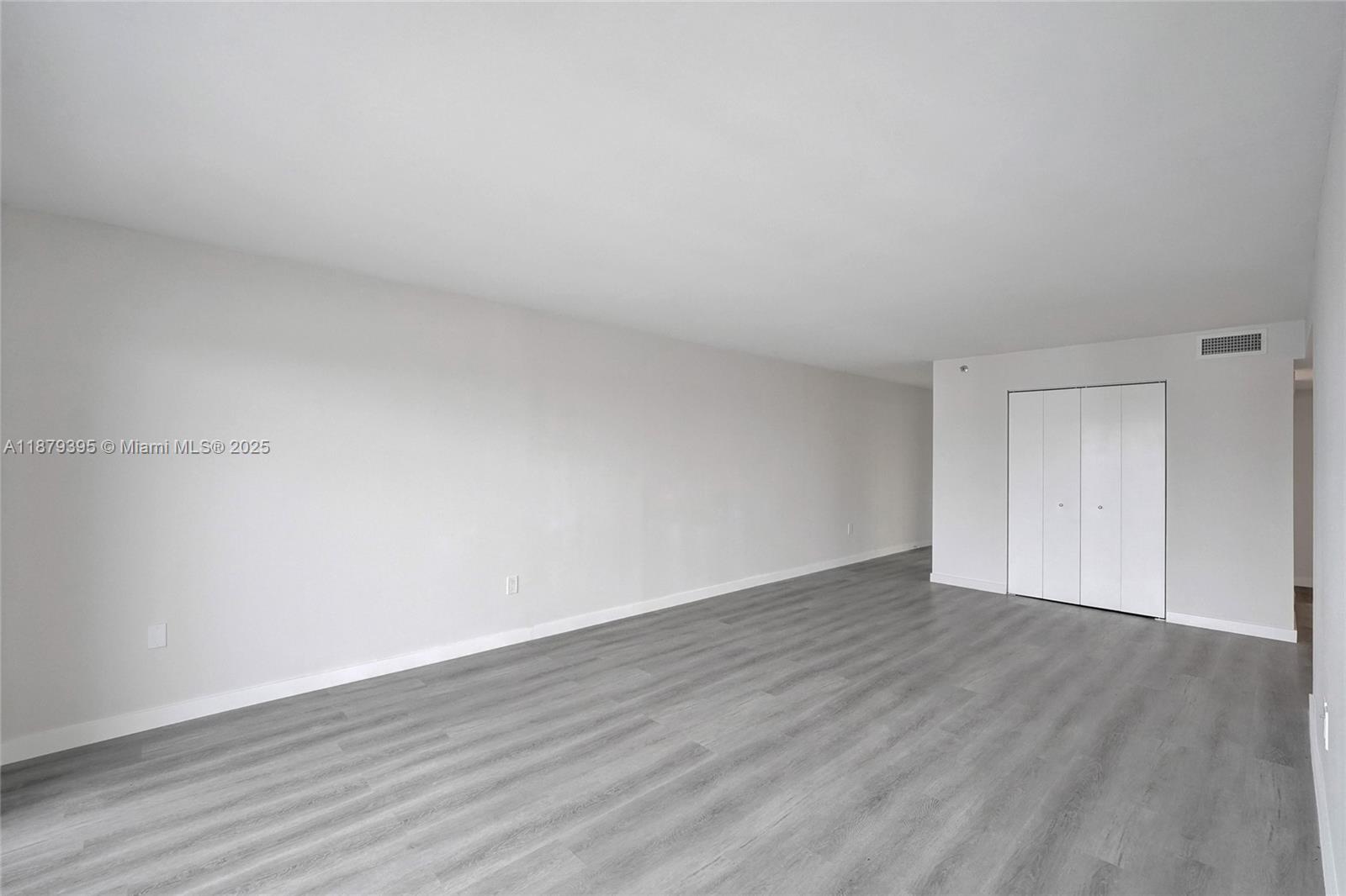 SUMMIT CONDO - Residential