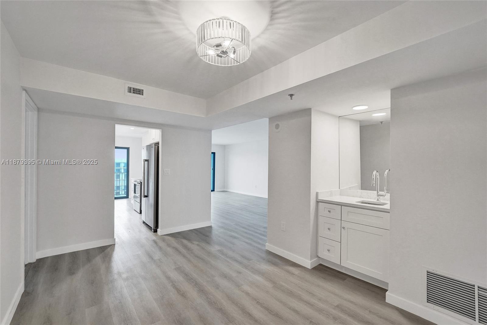 SUMMIT CONDO - Residential