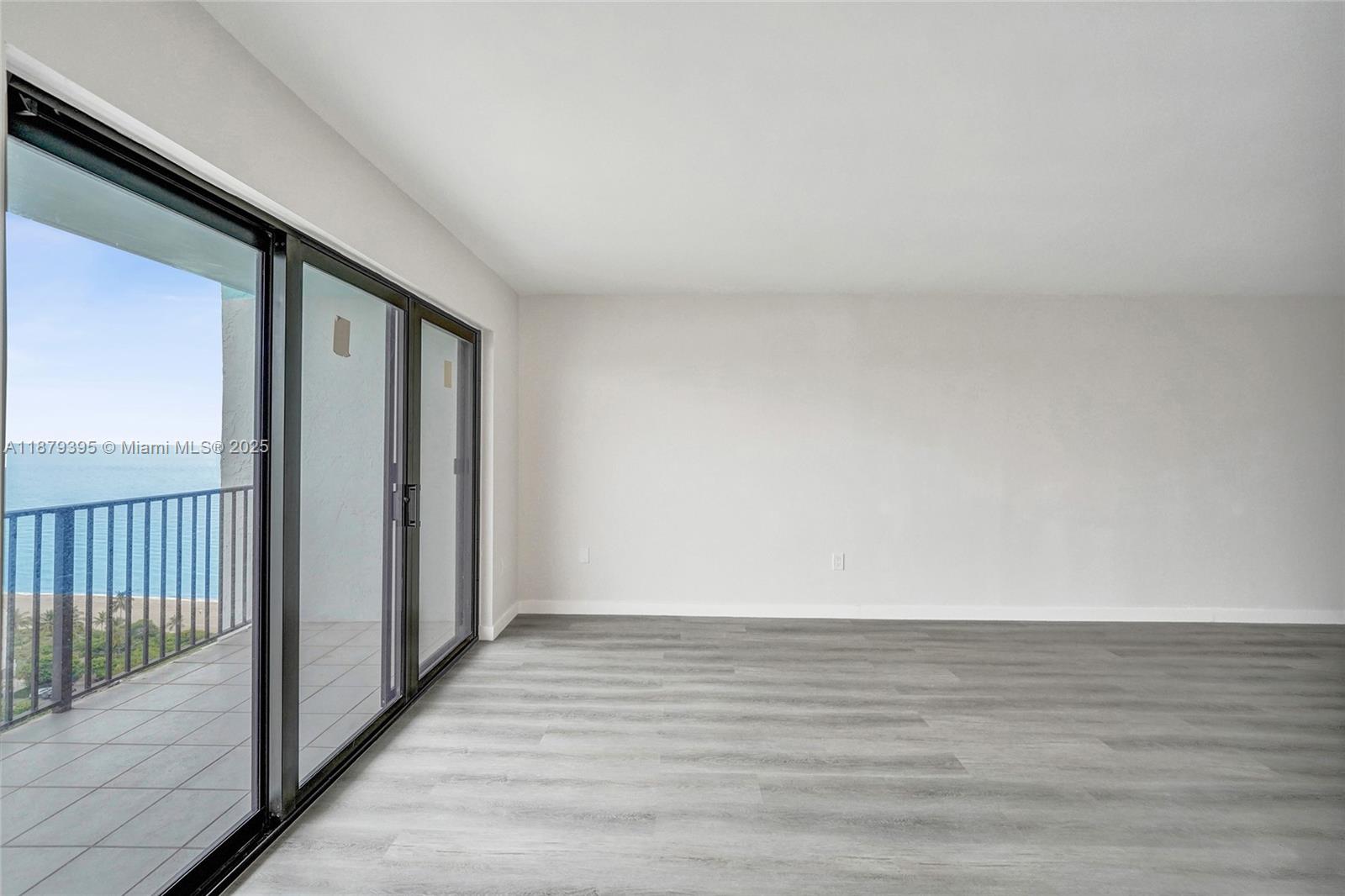 SUMMIT CONDO - Residential