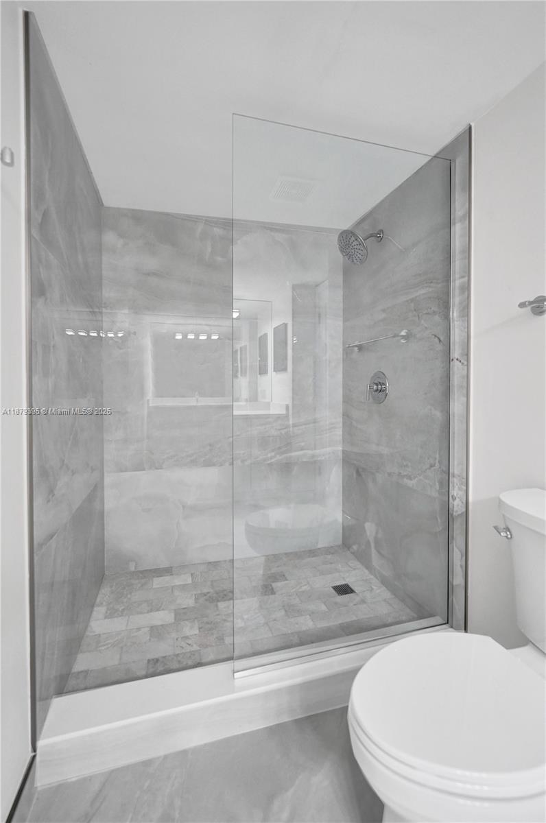 SUMMIT CONDO - Residential