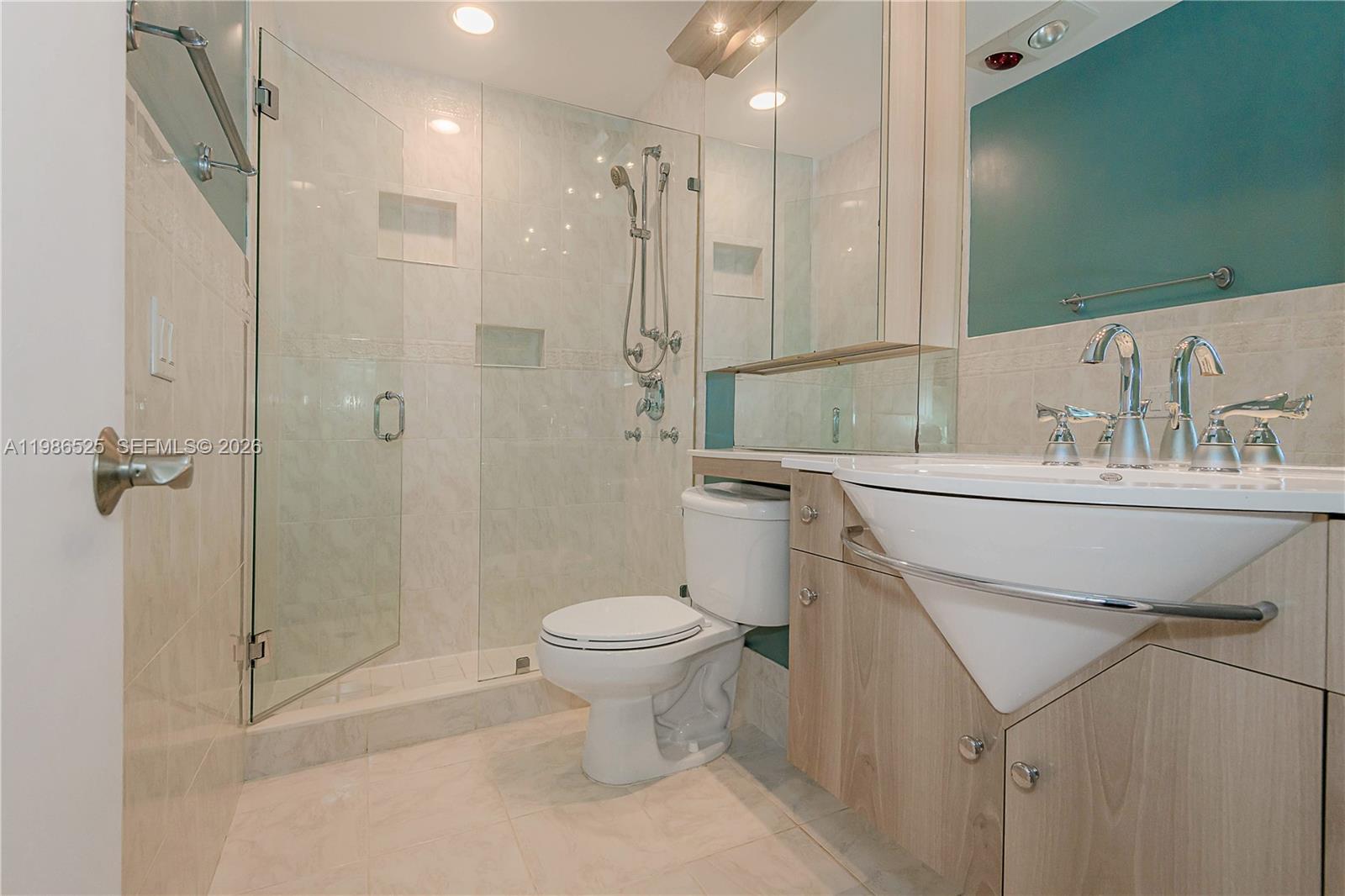 IMPERIAL POINT - Residential Lease