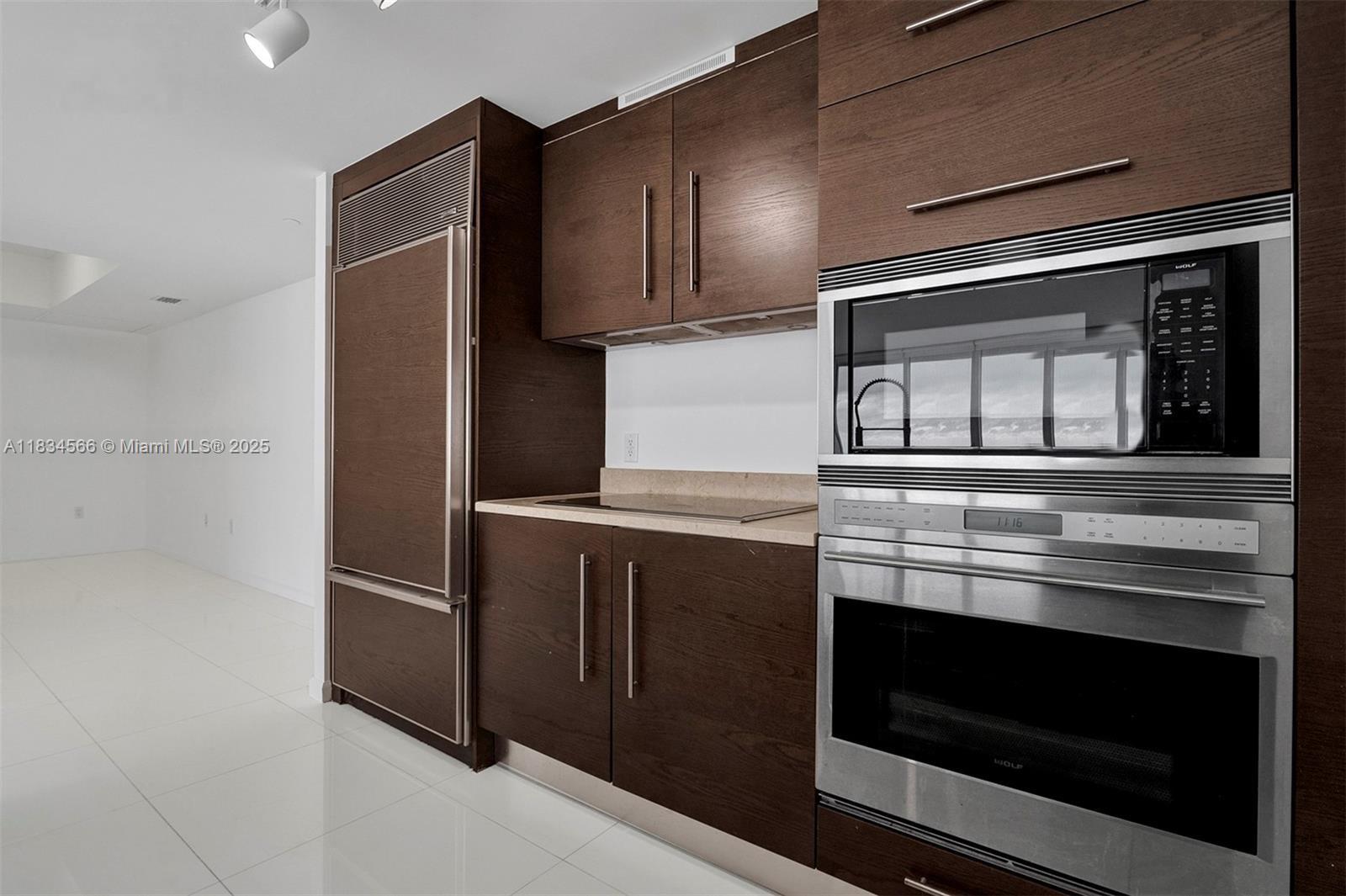 ICONBRICKELL CONDO NO 1 - Residential