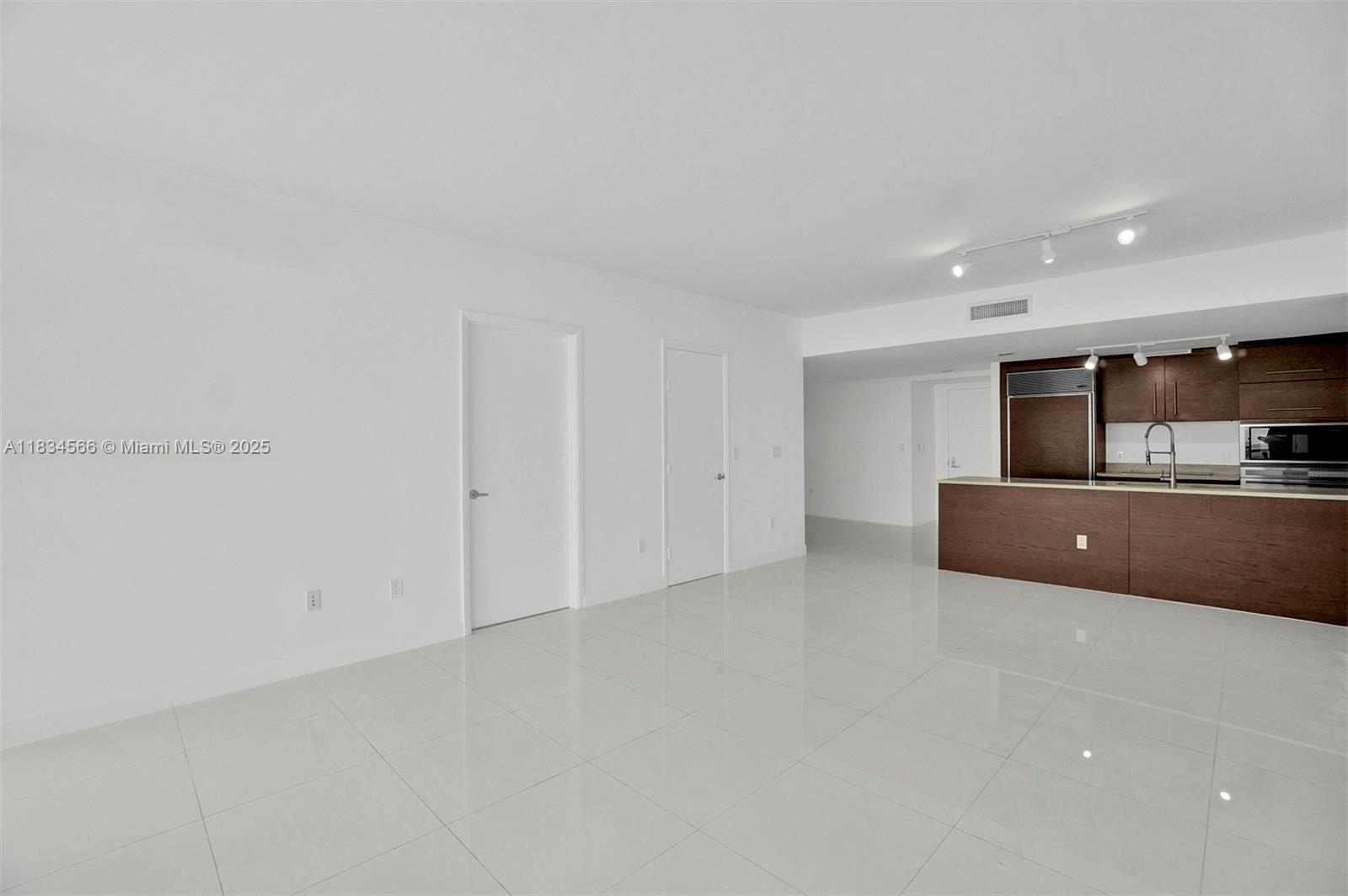 ICONBRICKELL CONDO NO 1 - Residential