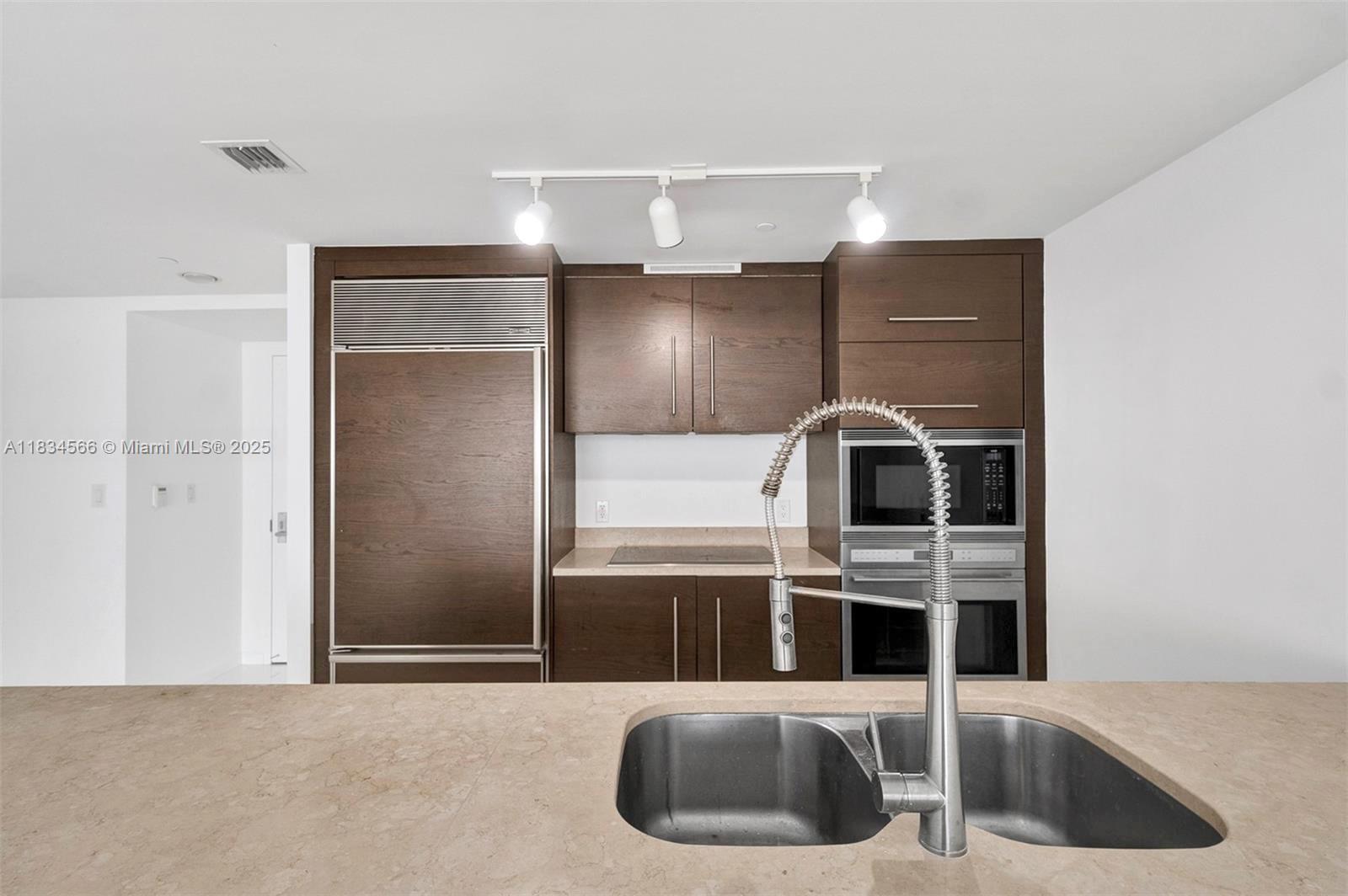 ICONBRICKELL CONDO NO 1 - Residential