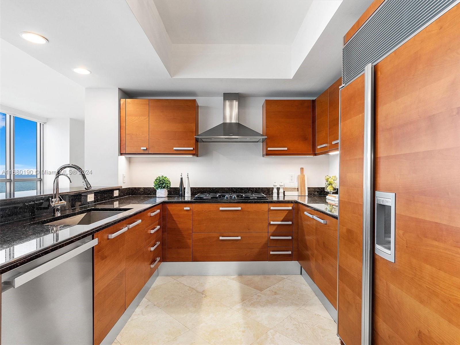 DIPLOMAT OCEANFRONT RESID - Residential