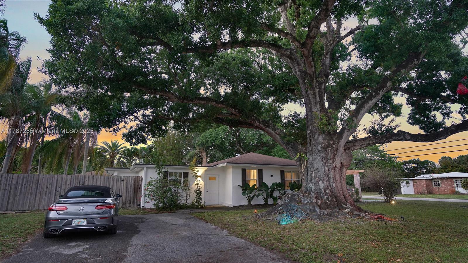 LAUDERDALE PARK 6-33 1/2 - Residential Income