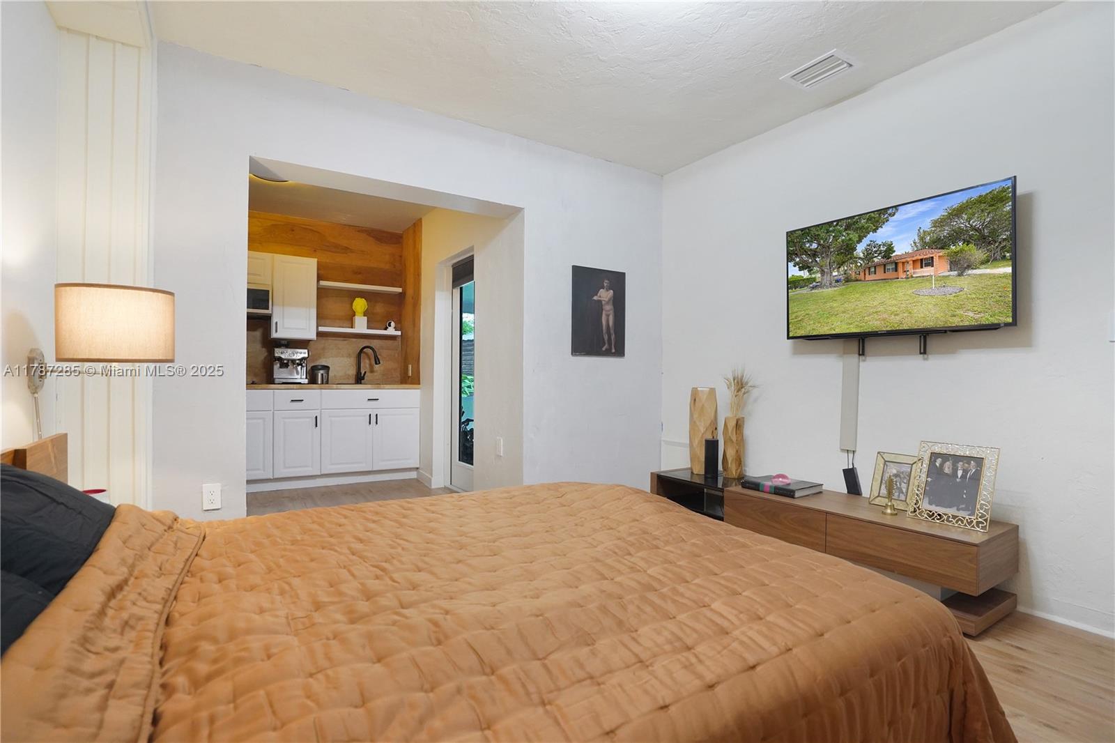 LAUDERDALE PARK 6-33 1/2 - Residential Income
