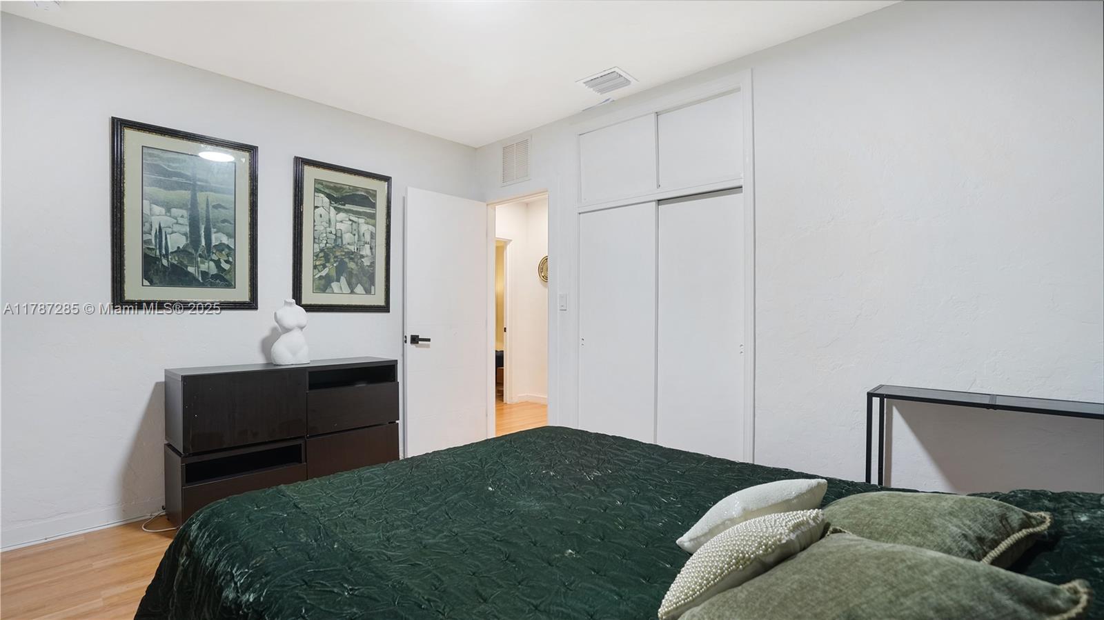 LAUDERDALE PARK 6-33 1/2 - Residential Income
