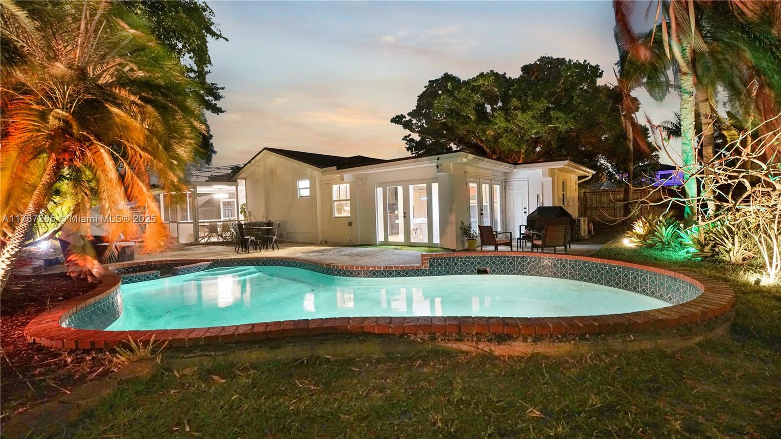 LAUDERDALE PARK 6-33 1/2 - Residential Income