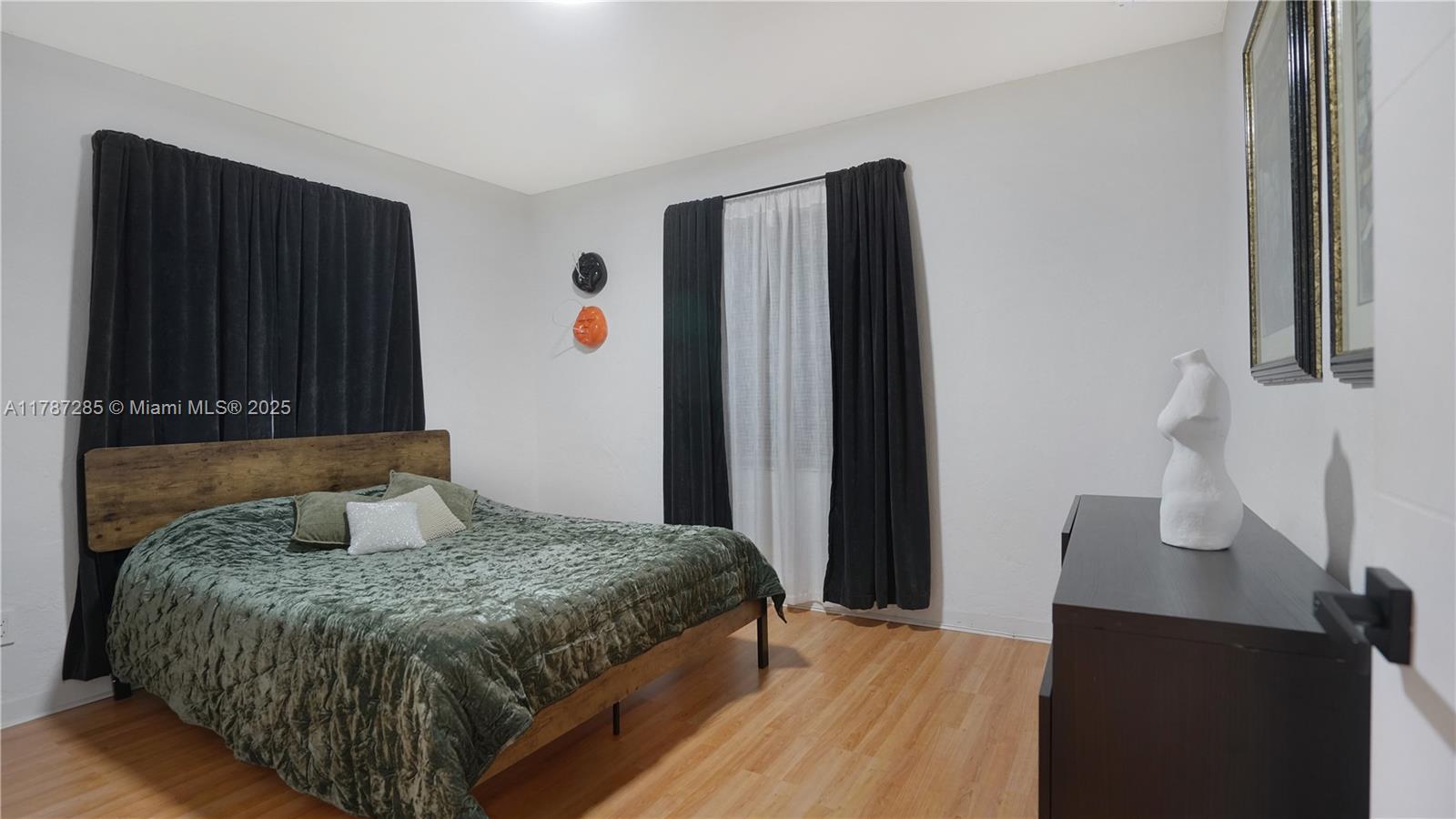 LAUDERDALE PARK 6-33 1/2 - Residential Income