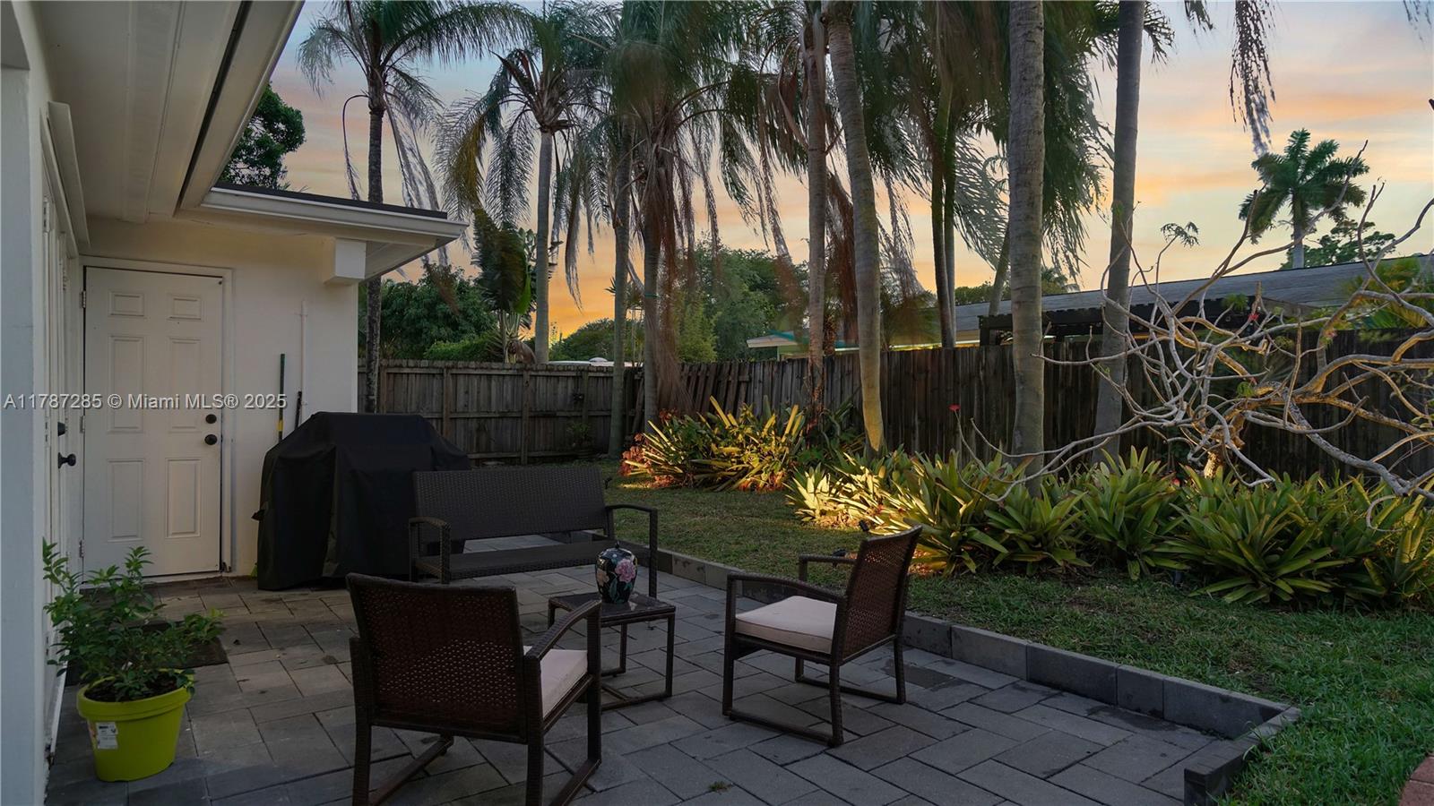 LAUDERDALE PARK 6-33 1/2 - Residential Income