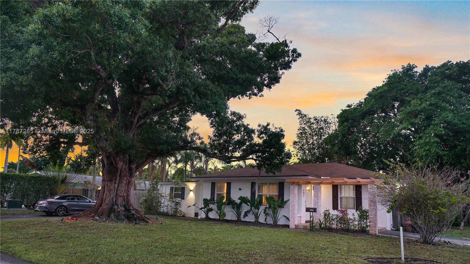 LAUDERDALE PARK 6-33 1/2 - Residential Income