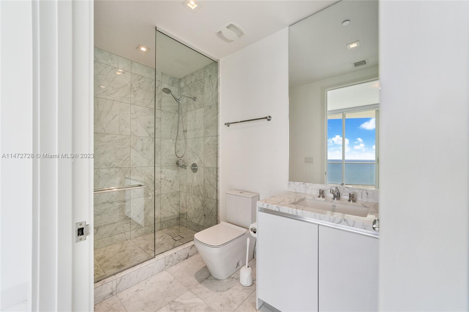 JADE SIGNATURE CONDO - Residential