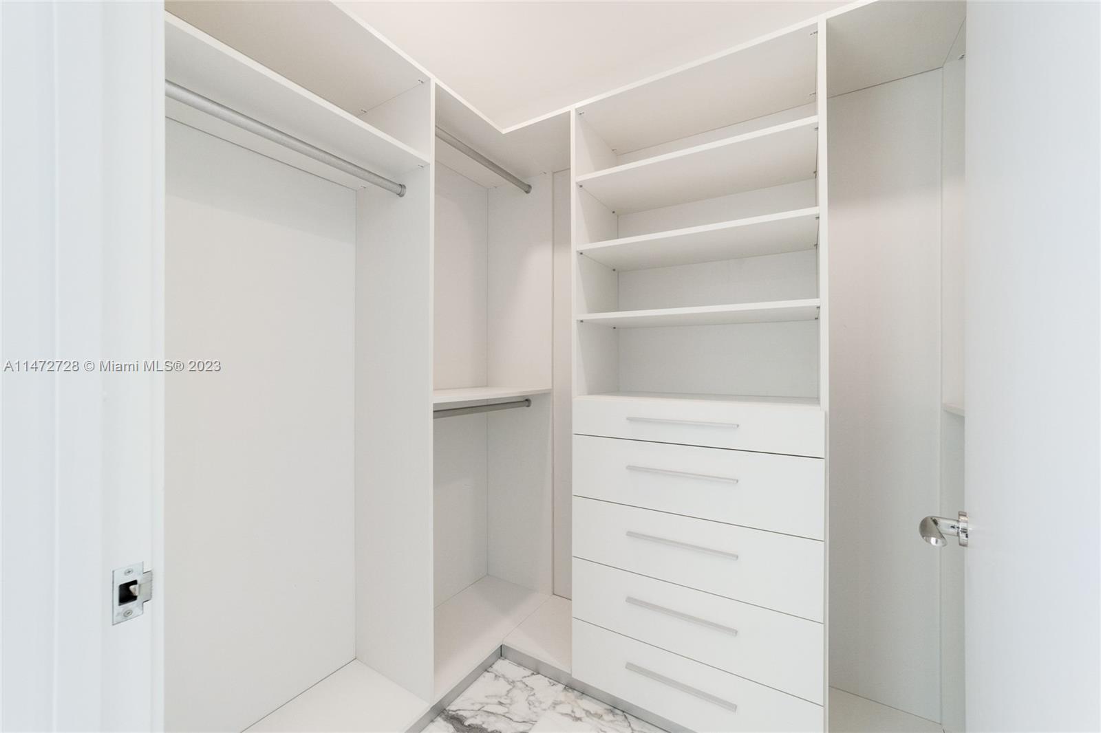 JADE SIGNATURE CONDO - Residential