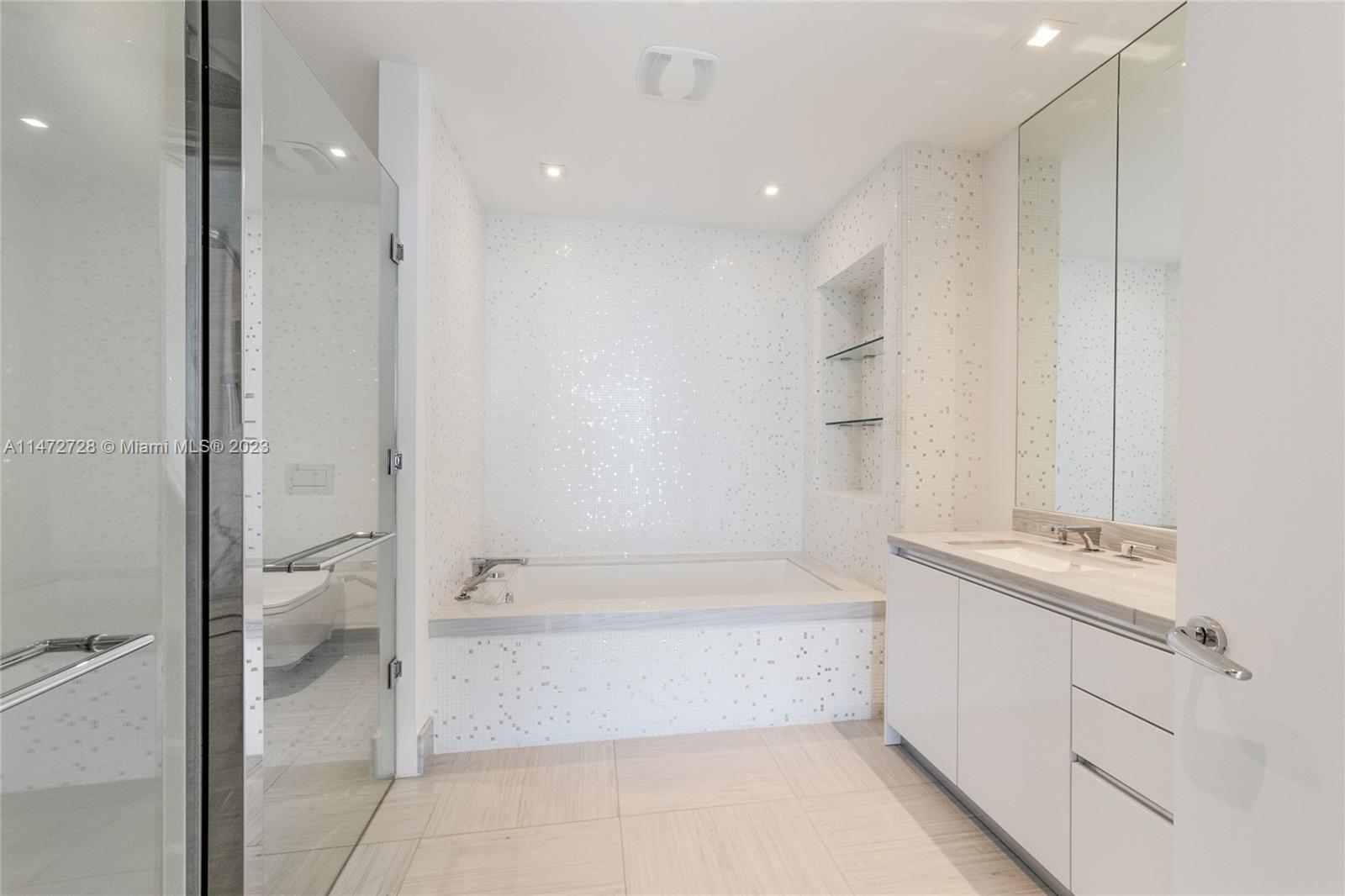 JADE SIGNATURE CONDO - Residential