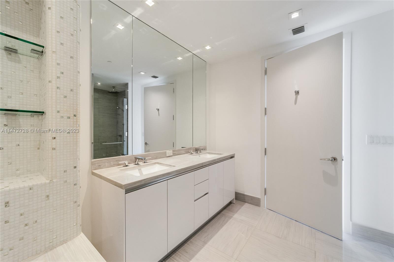 JADE SIGNATURE CONDO - Residential