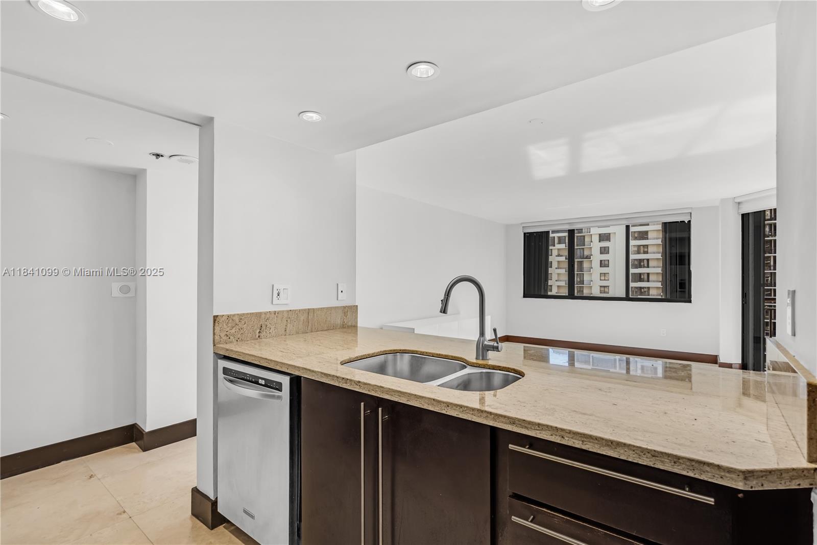 540 Brickell Key Dr 1021
