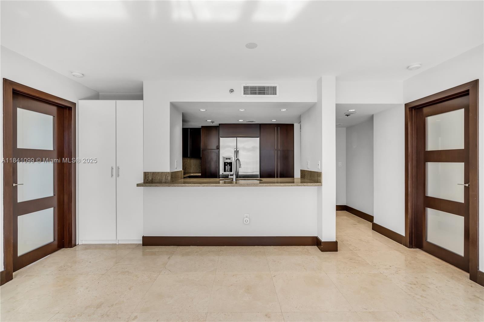 540 Brickell Key Dr 1021