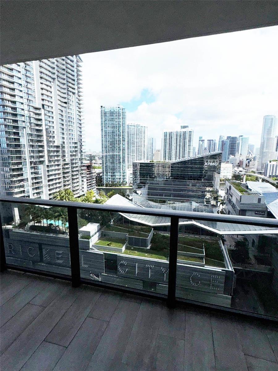 Rental Property at 45 Sw 9th St 2210, Miami, Broward County, Florida - Bedrooms: 1 
Bathrooms: 2  - $4,100 MO.