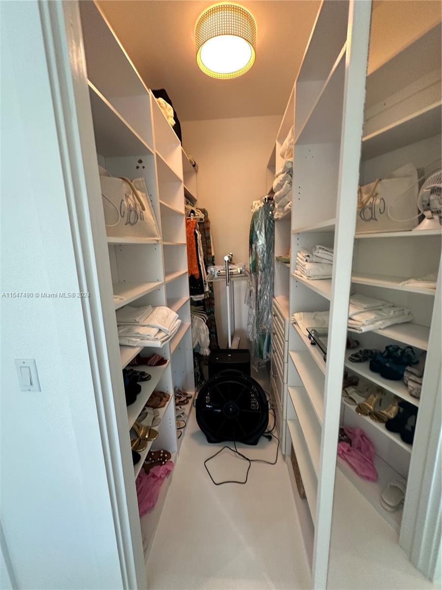 TROPICAL ISLE HOMES SUB 4 - Residential