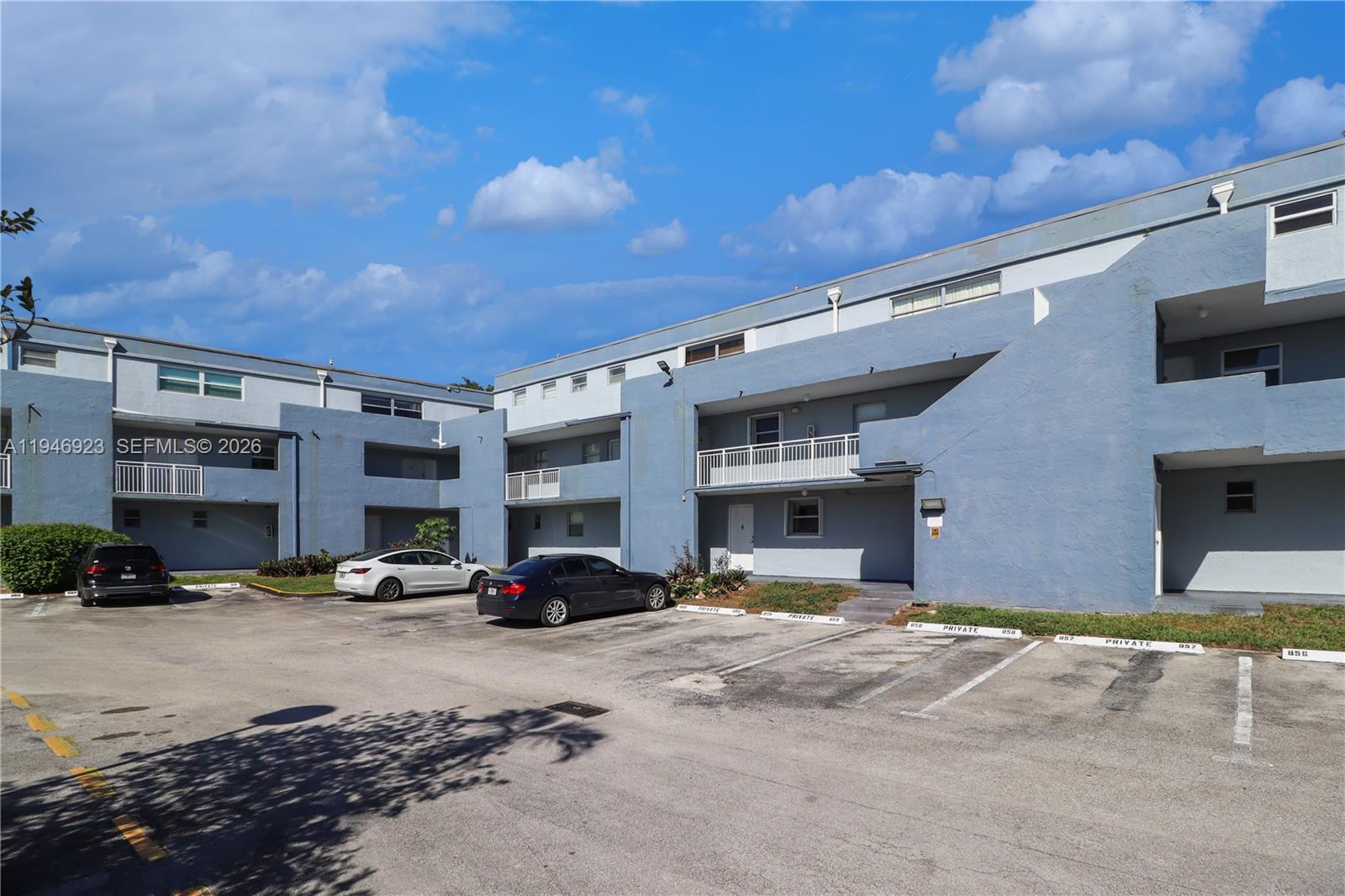 THE BEACH CLUB FONTAINEBL - Residential