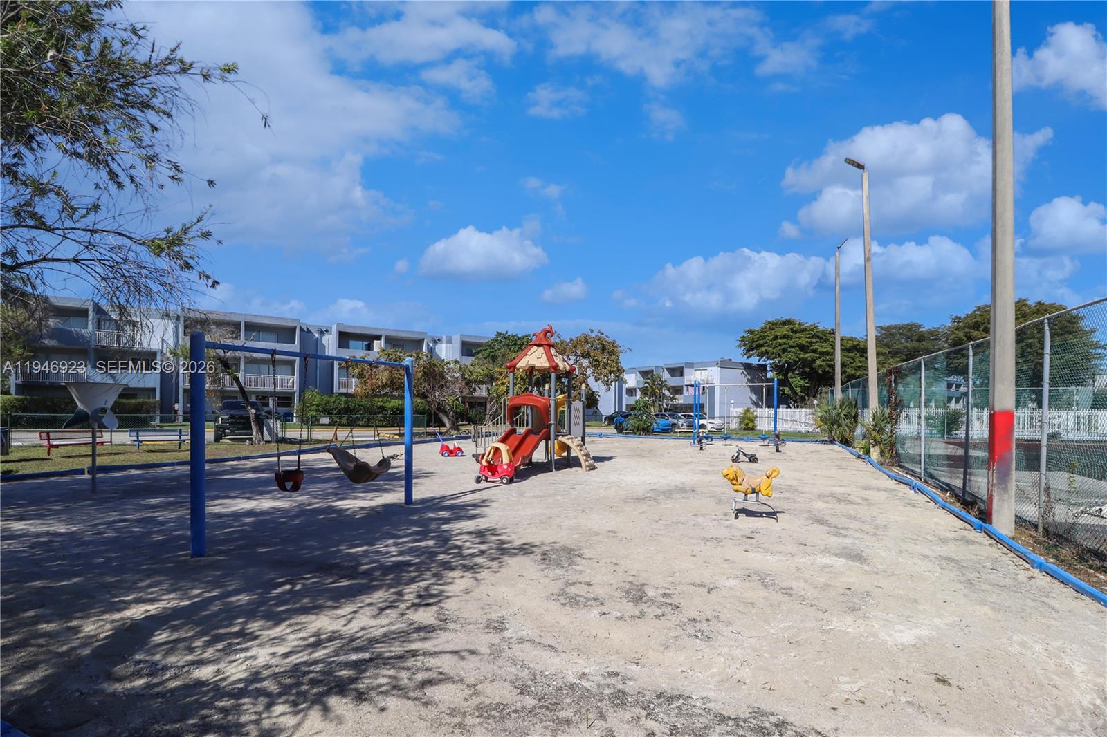 THE BEACH CLUB FONTAINEBL - Residential