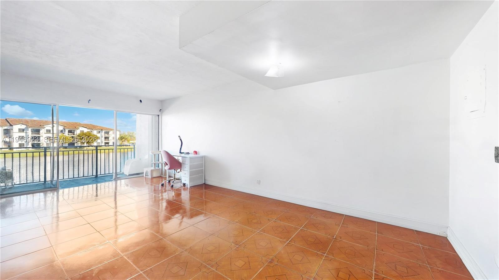 THE BEACH CLUB FONTAINEBL - Residential