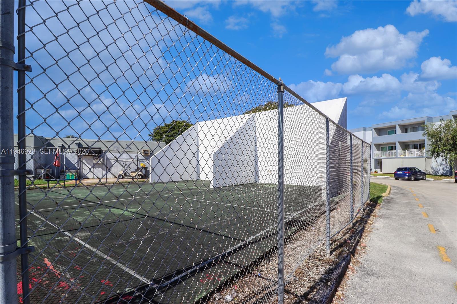 THE BEACH CLUB FONTAINEBL - Residential