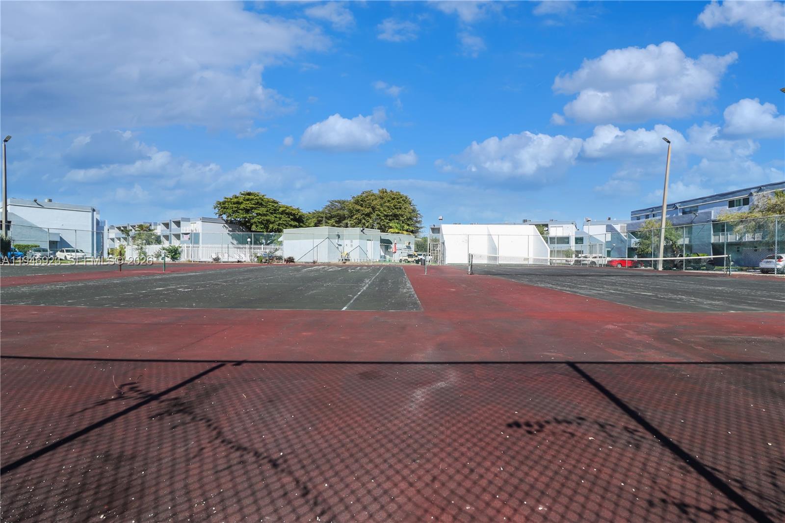 THE BEACH CLUB FONTAINEBL - Residential