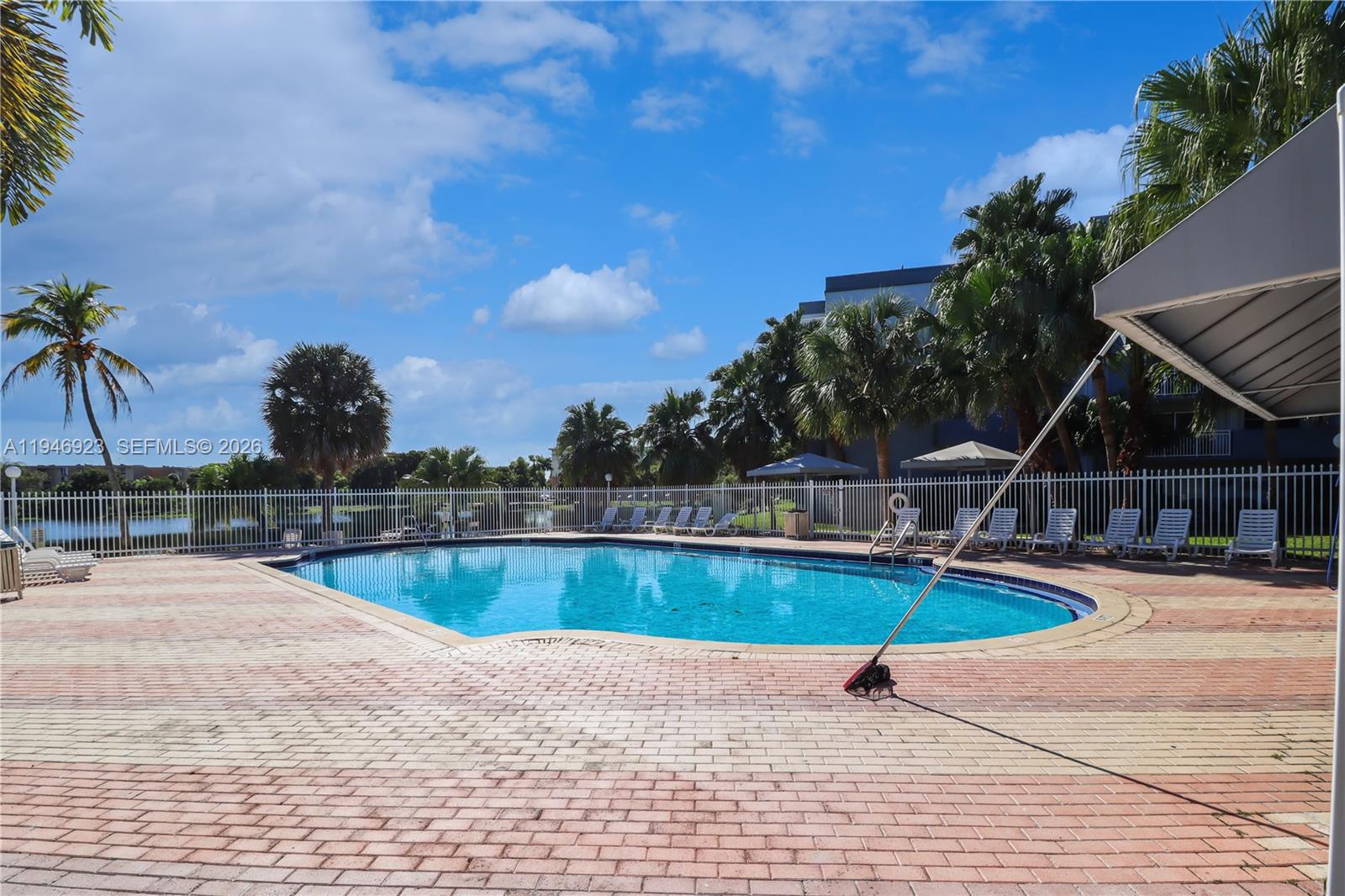 THE BEACH CLUB FONTAINEBL - Residential