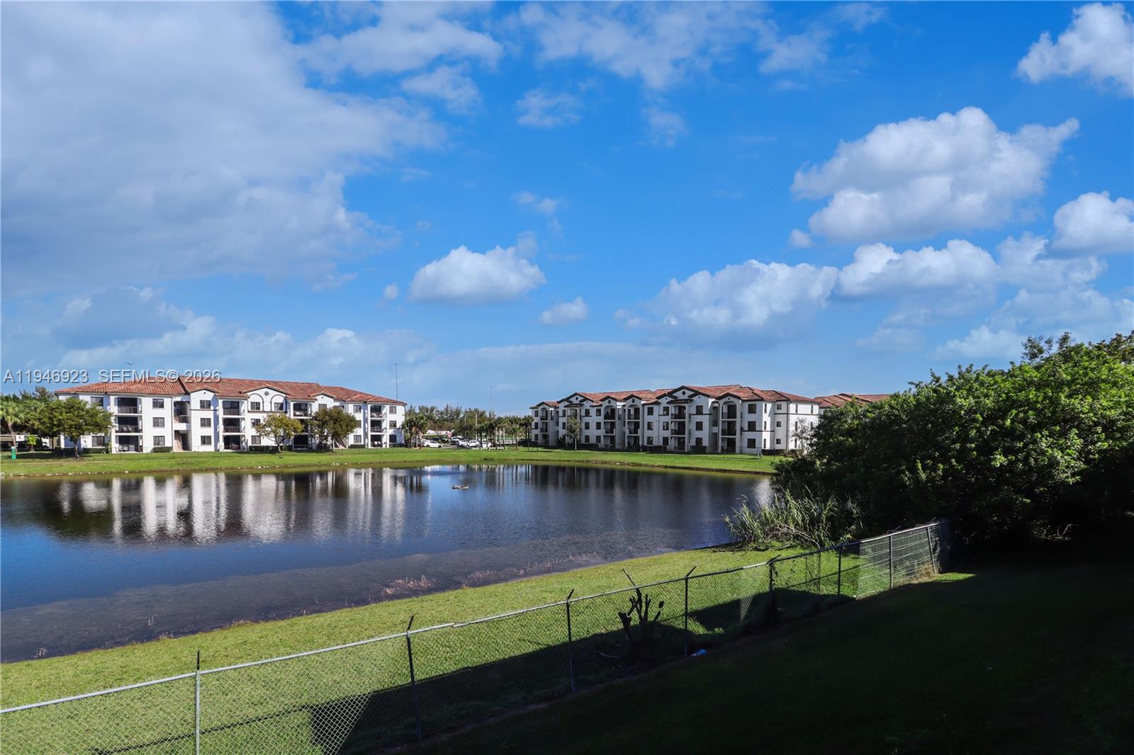 THE BEACH CLUB FONTAINEBL - Residential