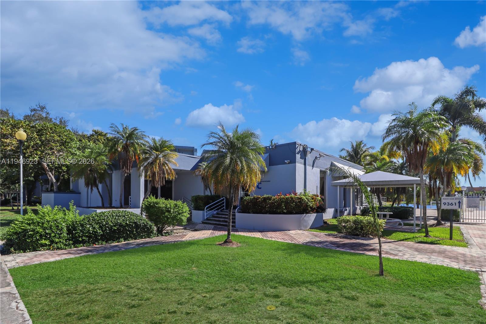 THE BEACH CLUB FONTAINEBL - Residential