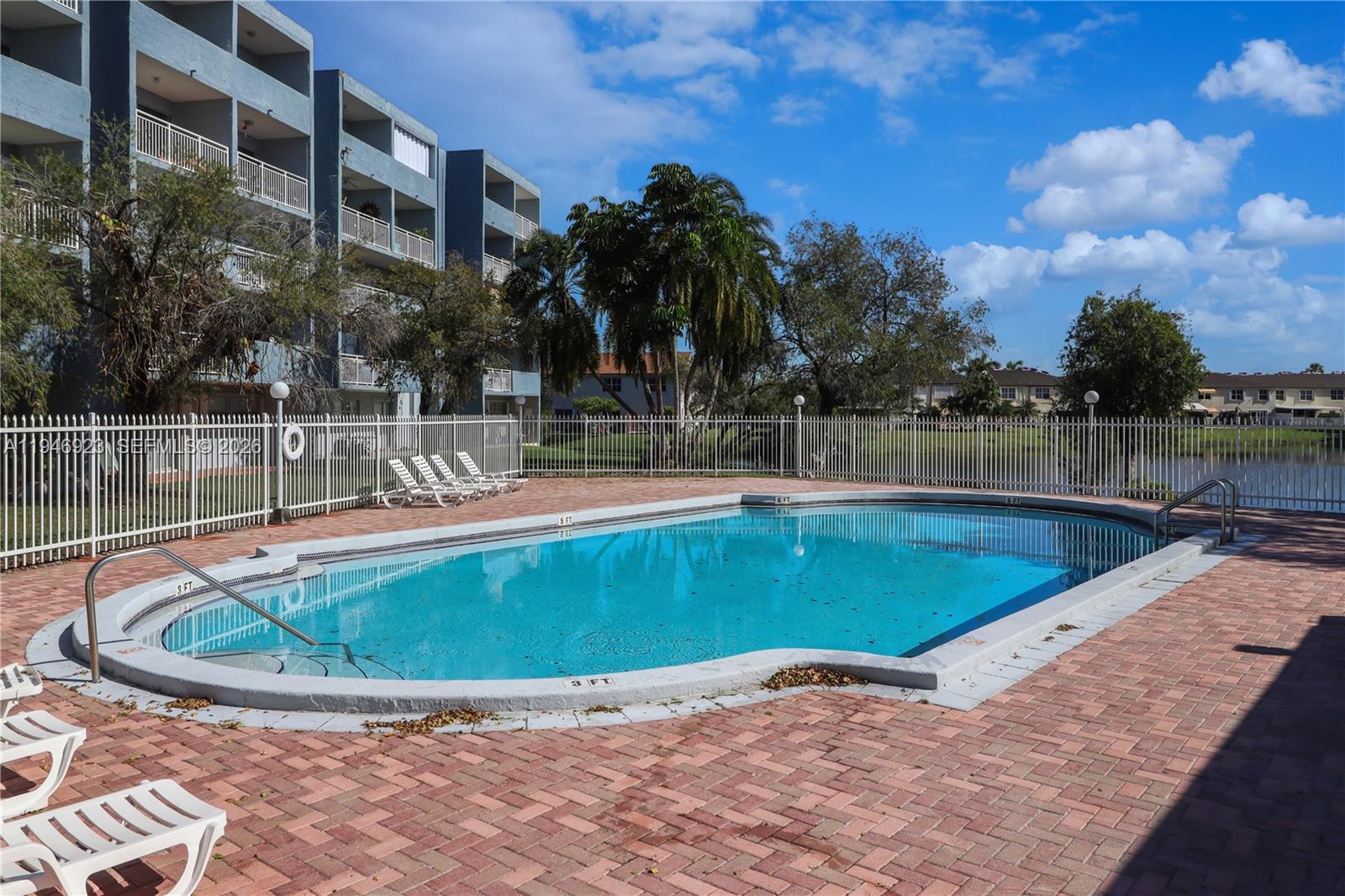 THE BEACH CLUB FONTAINEBL - Residential