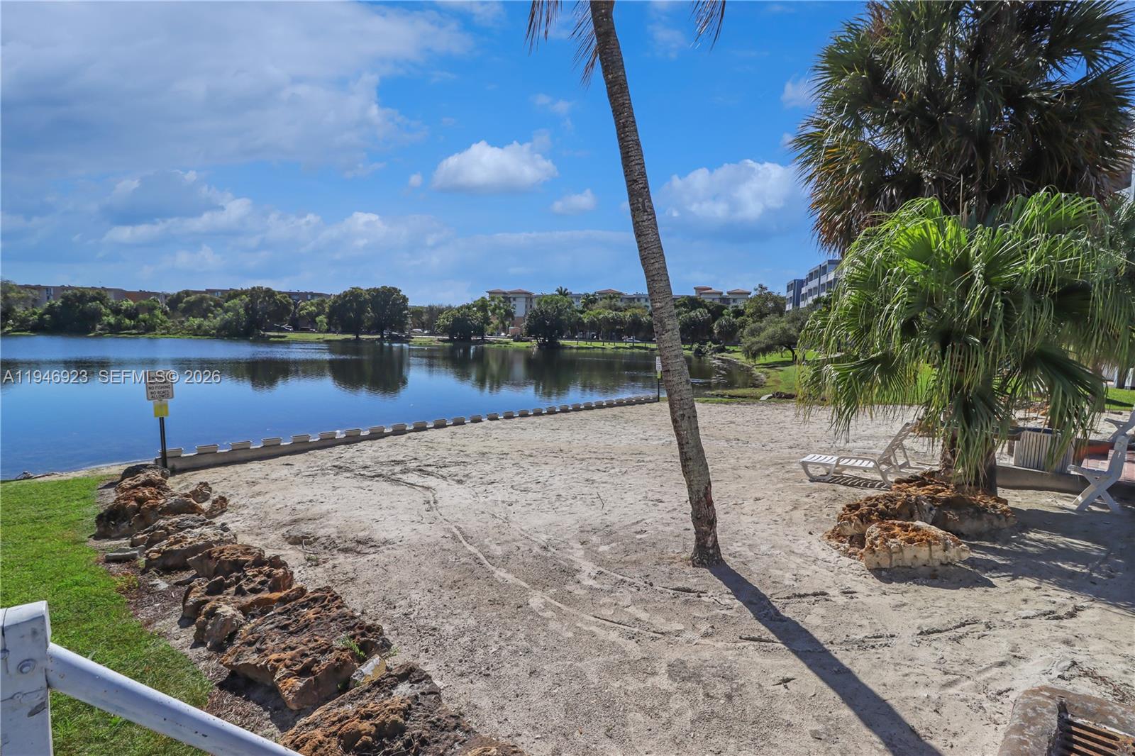 THE BEACH CLUB FONTAINEBL - Residential