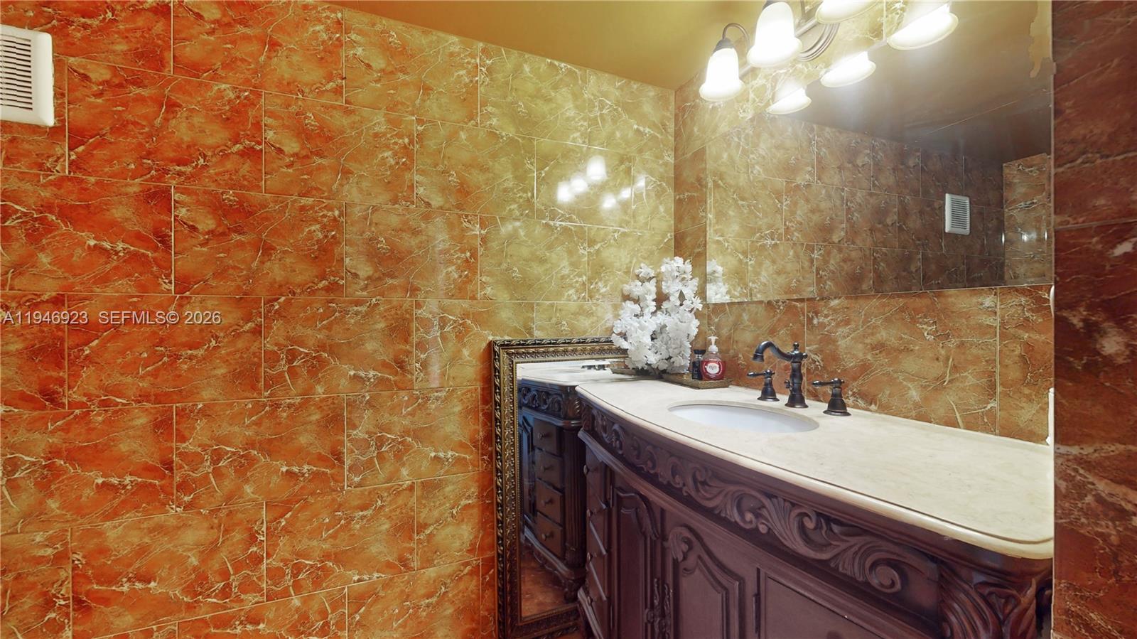 THE BEACH CLUB FONTAINEBL - Residential