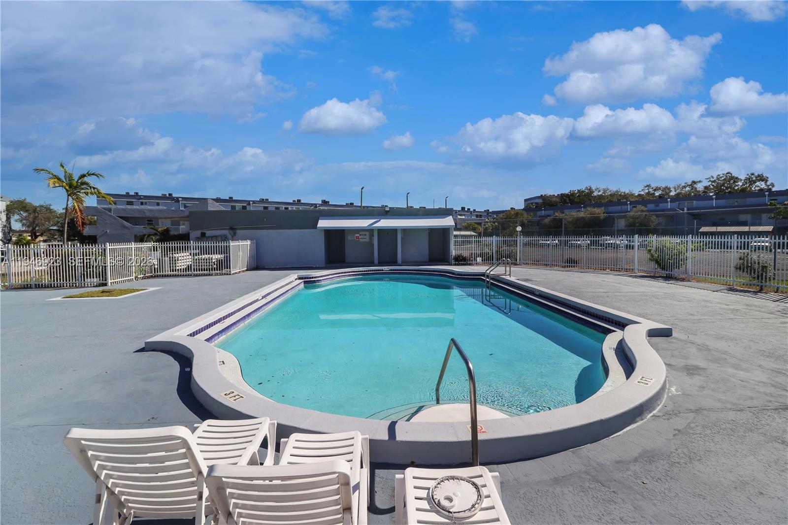 THE BEACH CLUB FONTAINEBL - Residential