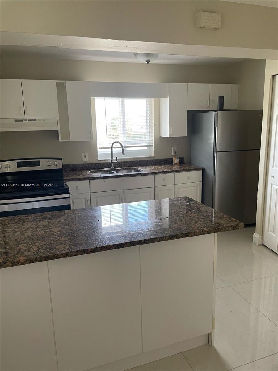 Rental Property at 4280 Riverside Dr 2, Coral Springs, Broward County, Florida - Bedrooms: 3 
Bathrooms: 2  - $2,800 MO.