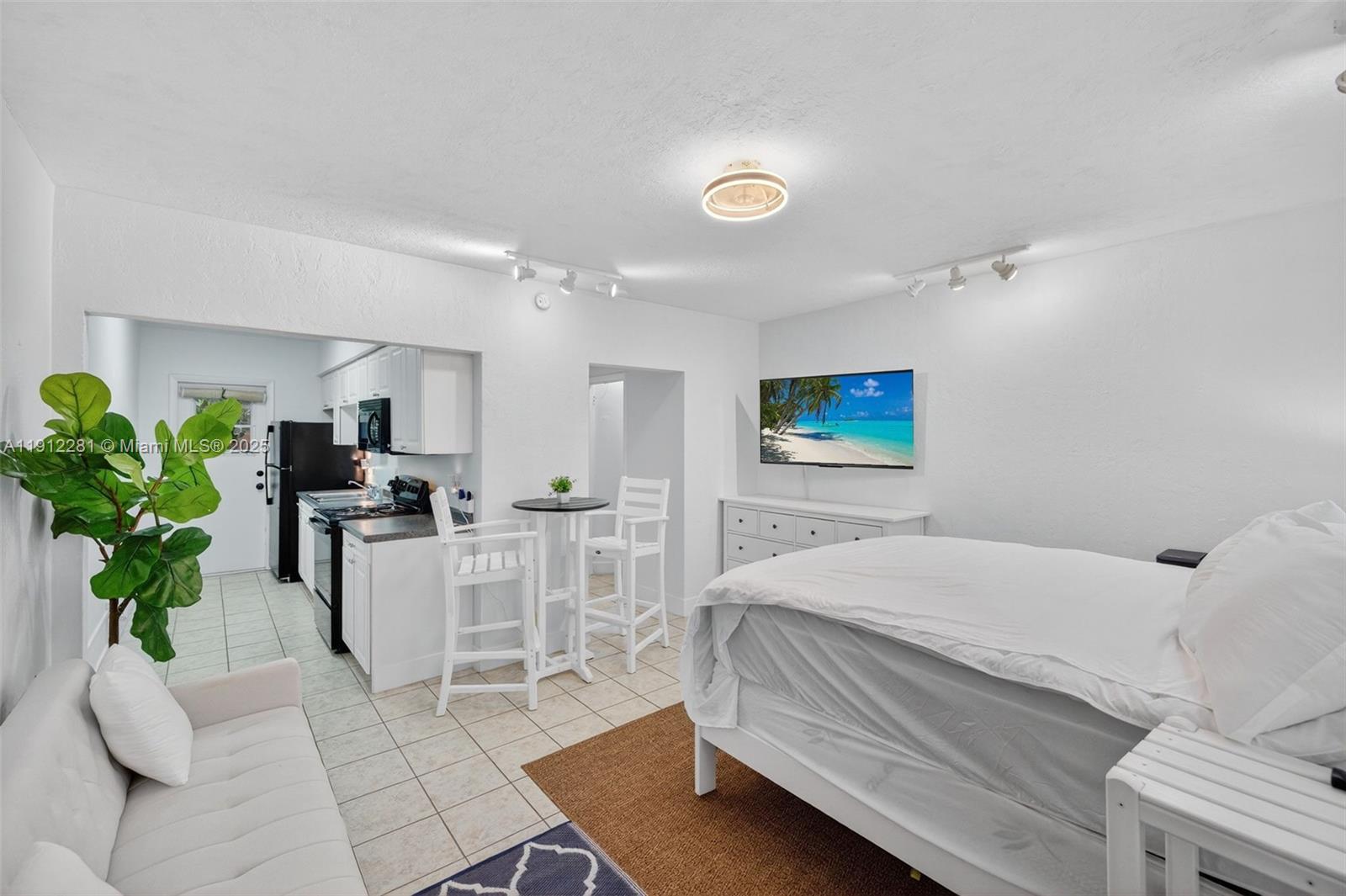 GOLDEN SHORES CONDO - Residential Lease