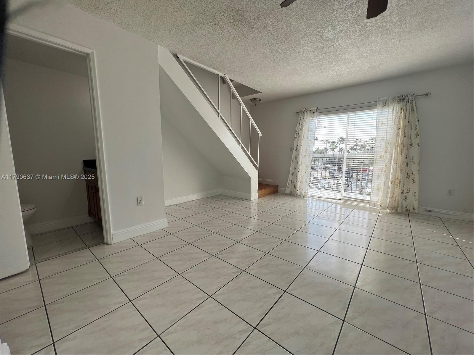 5731 Nw 37th St 305, Virginia Gardens, Miami-Dade County, Florida - 1 Bedrooms  
2 Bathrooms - 