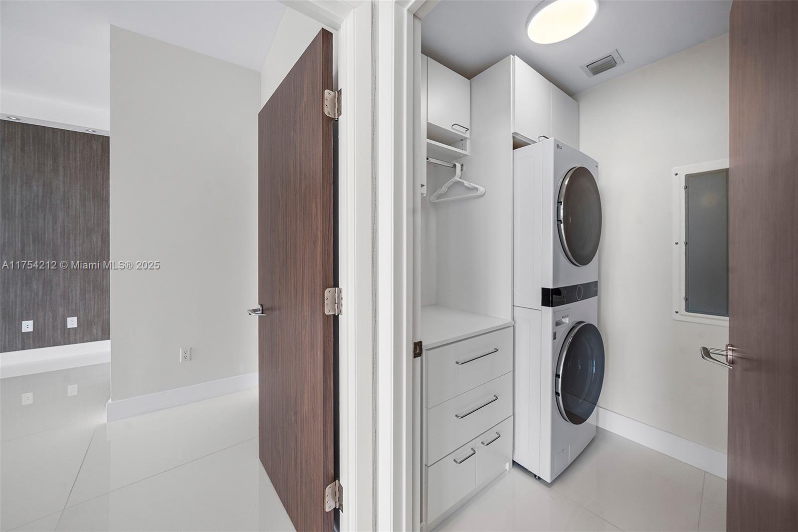 PARAMOUNT BAY CONDO - Residential