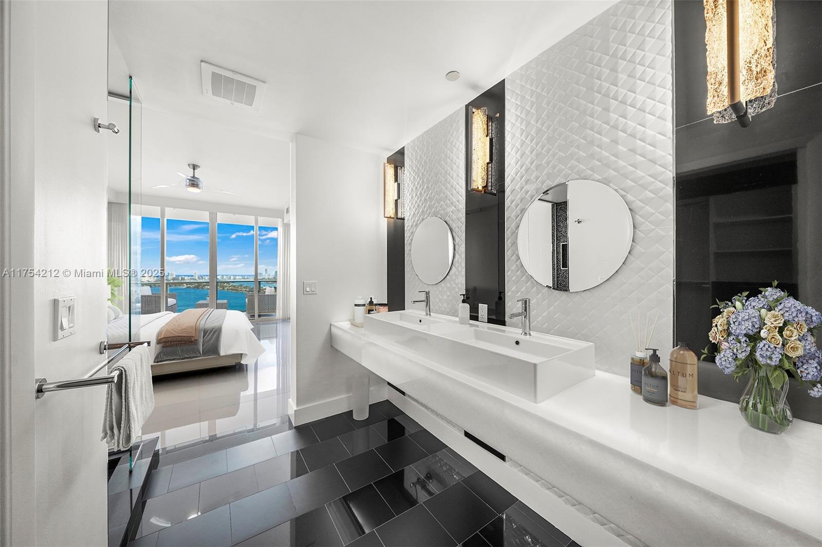 PARAMOUNT BAY CONDO - Residential