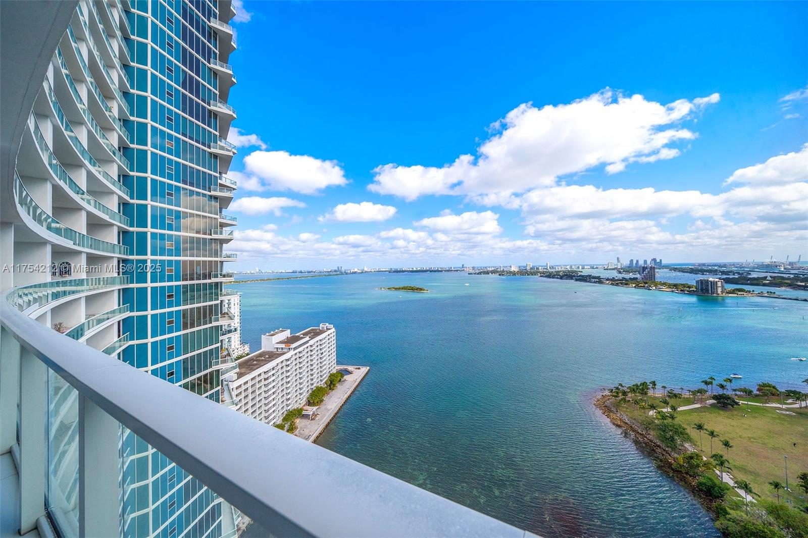 PARAMOUNT BAY CONDO - Residential