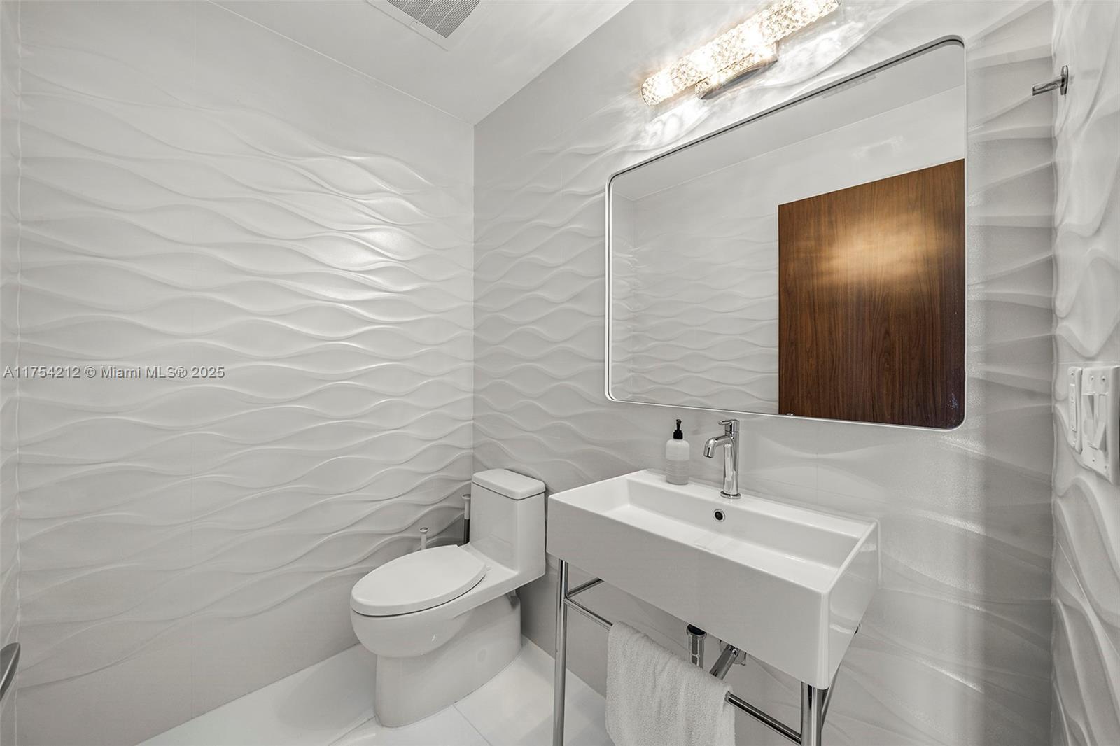 PARAMOUNT BAY CONDO - Residential