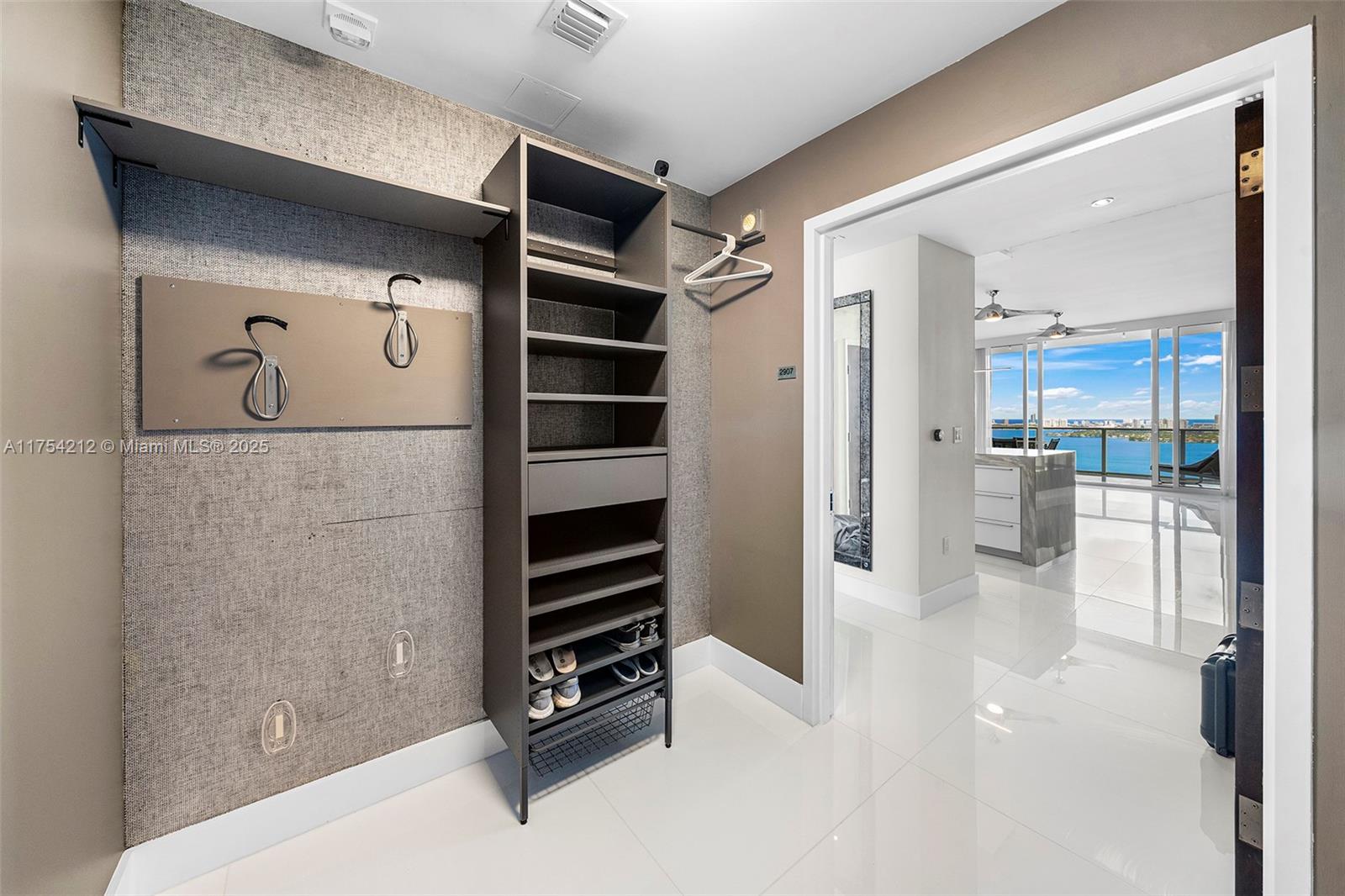 PARAMOUNT BAY CONDO - Residential