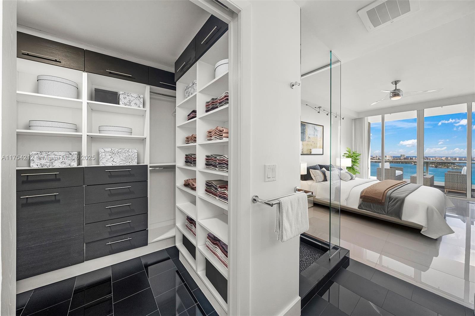 PARAMOUNT BAY CONDO - Residential