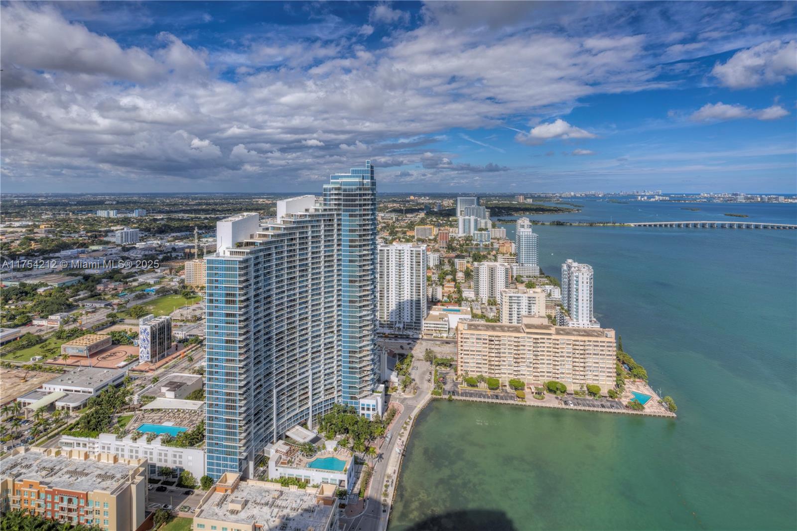 2020 N Bayshore Dr 2907