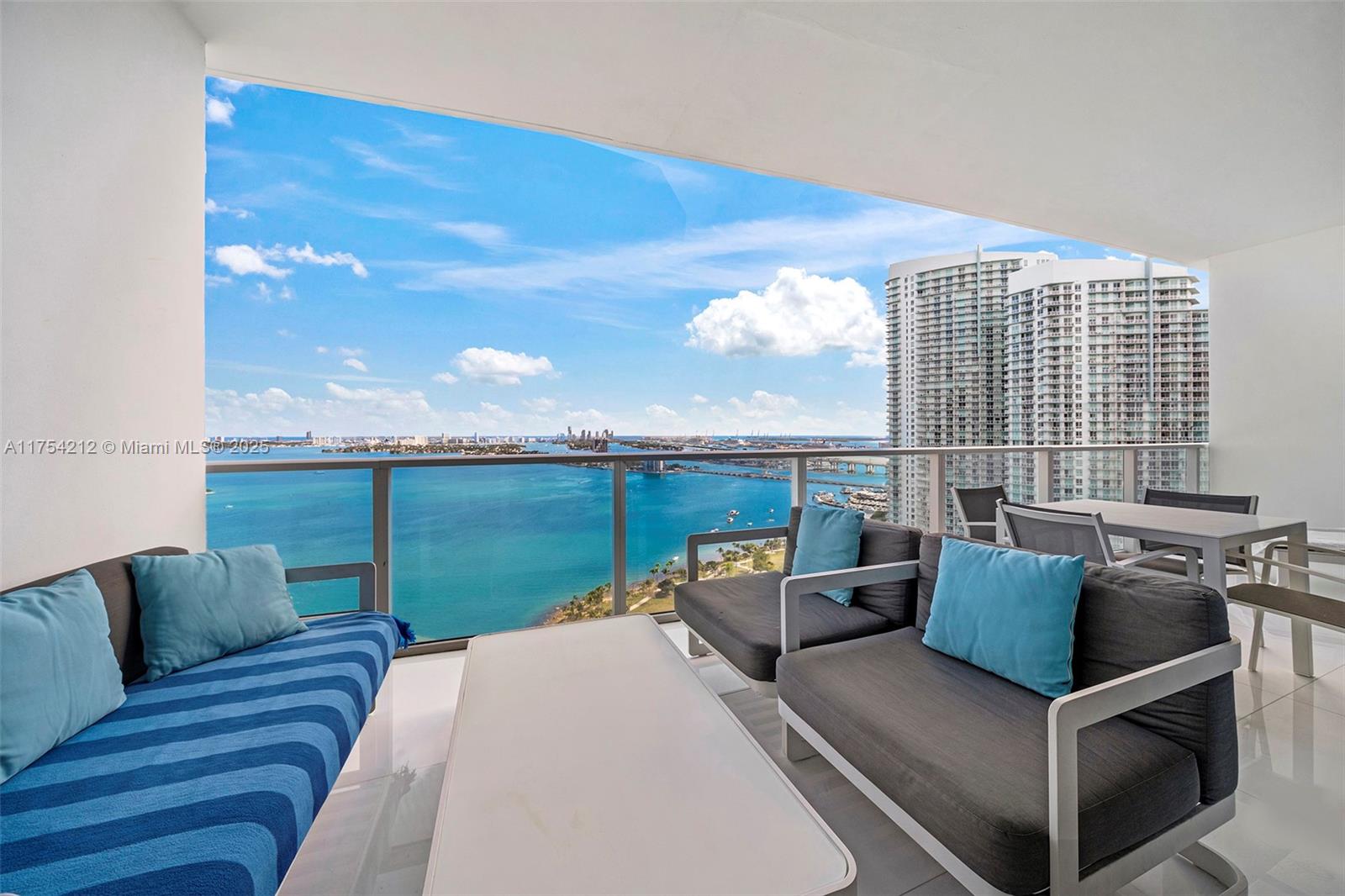 PARAMOUNT BAY CONDO - Residential